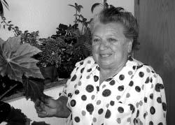 Ludmila Îváãková (85) Ïije uï deset let v jednom z r mafiovsk ch domû s peãovatelskou bování a také toho, Ïe se v nûm necítí anonymní a osamûlá.