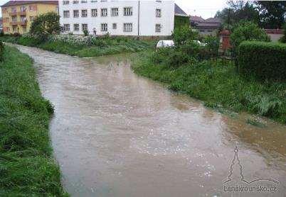 Ostrovský potok - silniční most v km 1,912 (pohled po