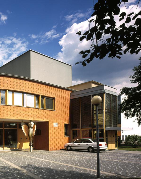 Ostravské divadlo loutek je po zásluze považováno za nejkrásnější budovu svého druhu v České republice / Dům roku 1999 Ostrava