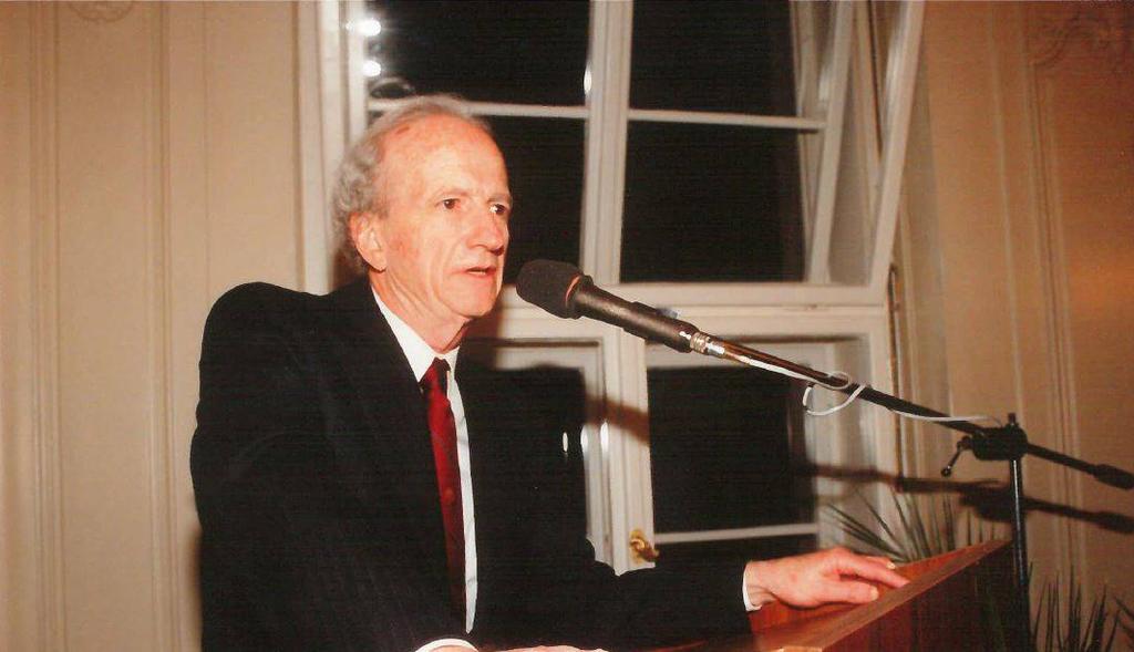 Profesor ekonomie a sociologie Chicagské univerzity a nositel Nobelovy ceny Gary Becker převzal ocenění od Liberálního institutu v roce 1995.