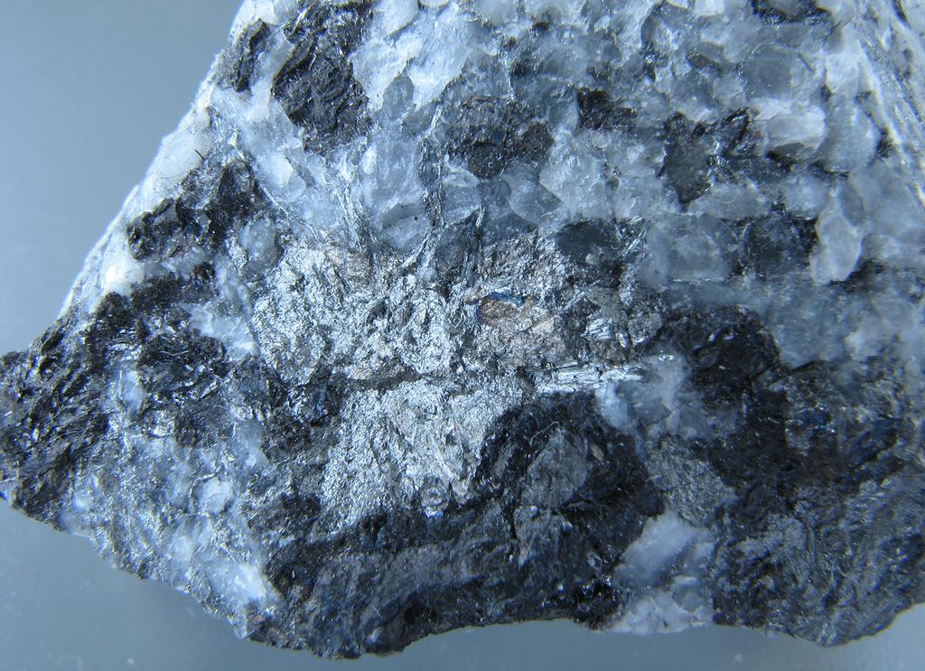 140 Bull mineral-petrolog Odd Nár Muz (Praha) 24, 1, 2016 ISSN 1211-0329 (print); 1804-6495 (online) Vzorek D35, Kutná Hora (obr 6); analyzováno bylo 1 mm velké zrno, podle BSE obrazu mírně zonální s