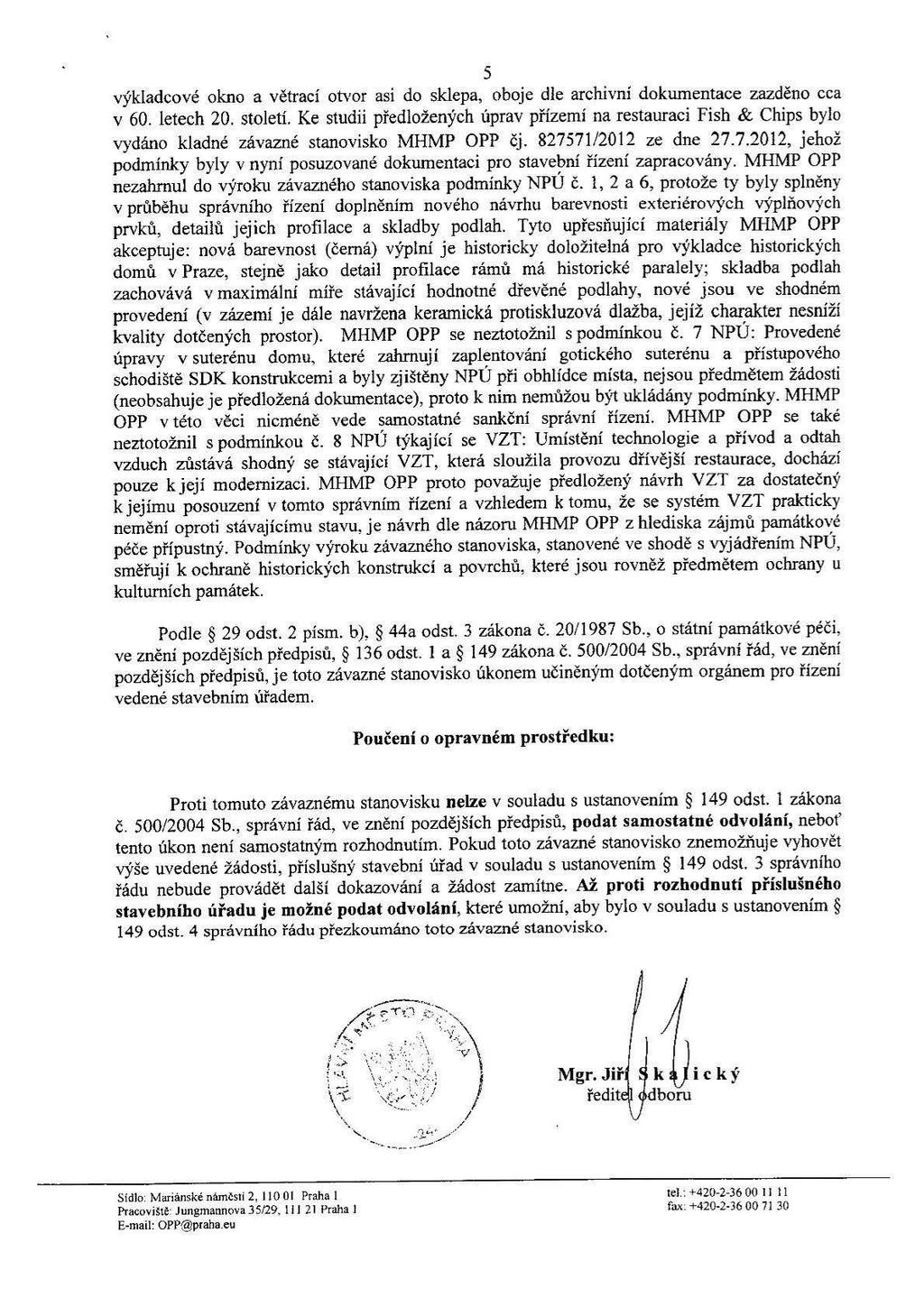 5 výkladcové okno & větrací otvor asi do sklepa, oboje dle archivní dokumentace zazděno cca v 60. letech 20. století.