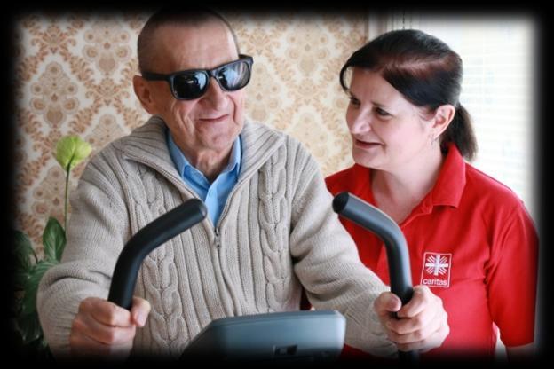 Osobní asistence zahrnuje: Péče o vlastní osobu (pomoc při podávání stravy, oblékání, přesuny na lůžko nebo vozík.