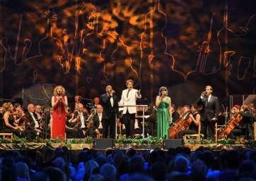 Letní hudební večer v Pivovarské zahradě patřil Leonardu Bernsteinovi V sobotu 28. července se v českokrumlovské Pivovarské zahradě rozezněly muzikálové melodie.