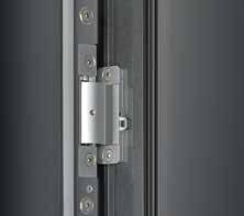 Průběžná uzavírací lišta z ušlechtilé oceli Kvalitní uzavírací lišta z ušlechtilé oceli je elegantně integrována v dveřním rámu a