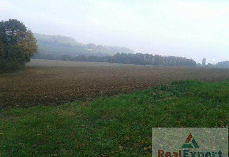 cz 8) Zemědělský pozemek, Provodov, okres Zlín Zemědělský pozemek u hlavní komunikace Zlín - Želechovice směr