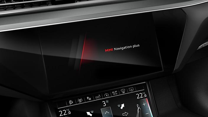 MMI navigace plus s MMI touch response dva dotykové displeje systému MMI (Multi Media Interface) k ovládání infotainmentu a funkcí vozu vrchní 10,1" displej (rozlišení 1540 x 720) pro ovládání