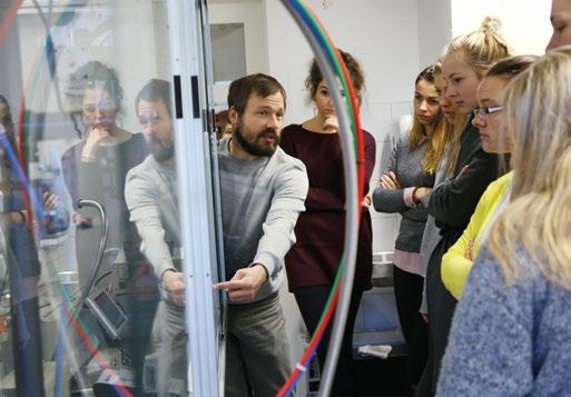 Návštěvníci se mohou těšit zejména na dny otevřených dveří jednotlivých pracovišť Akademie věd ČR, přednášky, výstavy, science show, panelové diskuze a mnohé další.