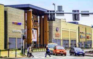 www.reico.cz ČS nemovitostní fond Výroční zpráva 2018 26 a těží tak z velmi dobré viditelnosti. Galeria Sloneczna je dvoupatrové obchodní centrum se 164 obchodními jednotkami.