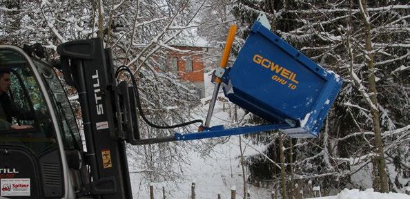 Uchycení na vysokozdvižný vozík pomocí vidlí STANDARDNÍ VELIKOSTI Hloubka lžíce: 1 200 mm I výška přední / boční stěny: 700 mm 50 mm 150 mm Model