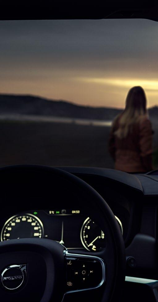 16 PŘÍPAD NOUZE* ZDRAVÍM VÁS. JSEM OPERÁTOR CENTRA VOLVO ON CALL. LOKALIZOVALI JSME VAŠI POZICI A POSÍLÁME VÁM POMOC.