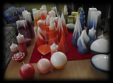 Svíčky Pokračujeme ve výrobě svíček pro naše sponzory, ale i vyrábíme na prodej, na různé trhy a prodejní akce.
