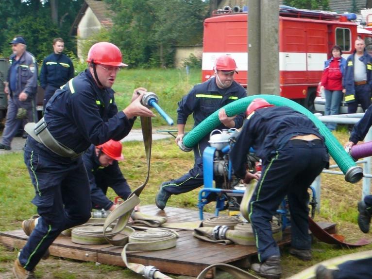 Celkem soutěžilo dvanáct družstev a vítězem se stali muži z