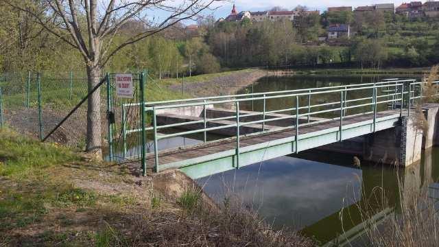 Časový plán: odjezd z Oldříše 15:25, příjezd na lokalitu v 15:45; trvání prohlídky 15 min.