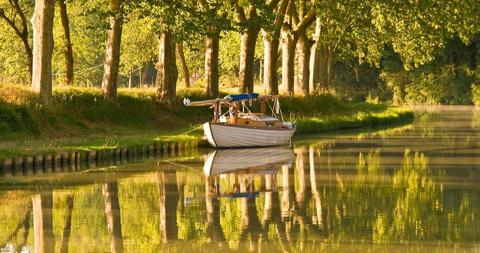 Bezprostředně navazuje 52 km dlouhý úsek plavebního kanálu, který se vine