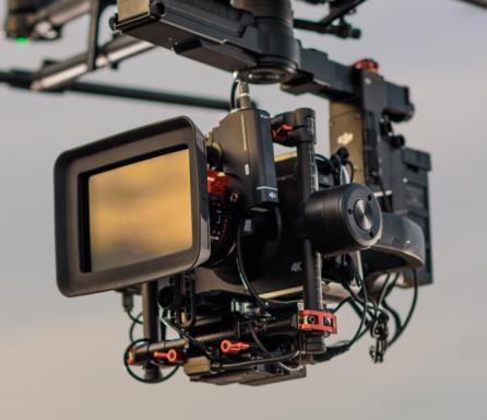 1 z 7 Přehled techniky AirCamTeam.cz Používáme jen to nejlepší dostupné vybavení na trhu - jedná se o PRIOFI HIGH-TECH filmařskou techniku, kterou obsluhuje samostatně pilot a dále kameraman.