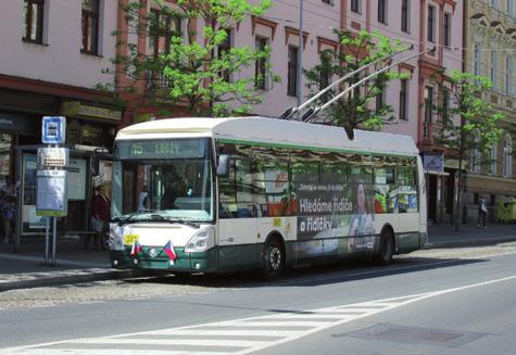 Obdobnou roli mají trolejbusové linky, které s výjimkou Severního Předměstí obsluhují další významné městské čtvrti.