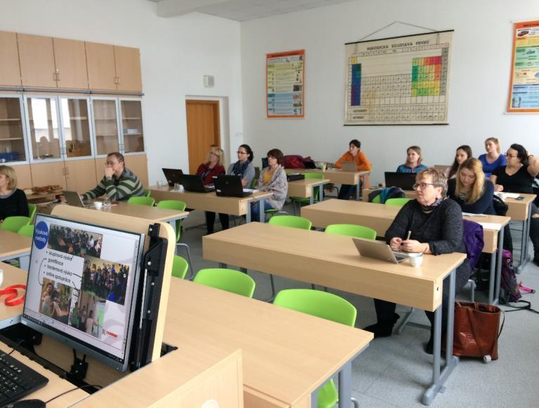 PRACOVNÍ SKUPINA PRO POLYTECHNIKU /ROBOTIKU KONKRÉTNÍ PRÁCE PS POLYTECHNIKA VYHLÁŠENÍ SOUTĚŽE VEX IQ CUP VE SPOLUPRÁCI SE ZŠ NÁMĚSTÍ (FINANCOVÁNO Z DOTAČNÍHO PROGRAMU lk) Robotická soutěž je určena