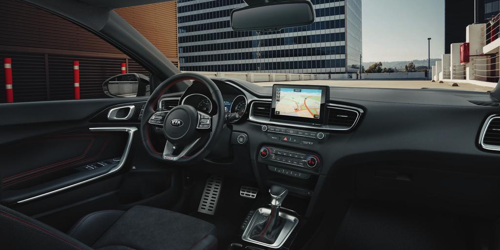 INTERIÉR GT Zaostřeno na styl. 19 Červená v modelu Kia Ceed GT znamená sportovní charakter.