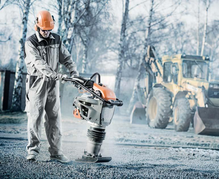 VIBRAČNÍ PĚCHY OVLÁDÁNÍ PLYNU Tři fixní polohy pro ovládání plynu, zastavení (palivové vedení zcela uzavřeno), volnoběh a plné otáčky.