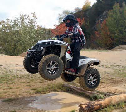 SMC SNAKE 100 V SMC měli velkou výhodu, že mohli vycházet z šasi jednoválcové sedmistovky. Ušetřili si tím spoustu práce a měli po ruce funkční základ s krátkým rozvorem.