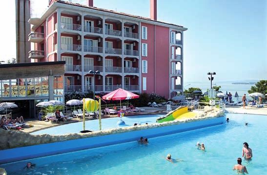 SLOVINSKO > KOPER / PORTOROŽ Hotel Žusterna Hotel Bernardin POLOHA: aquapark hotel se nachází cca 1,5 km jižně od centra města Koper. VYBA- VENÍ: restaurace, aperitiv bar, terasa,, parkoviště, garáže.