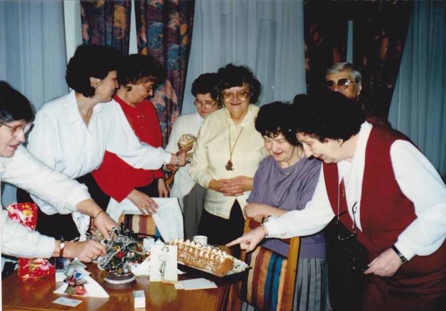 1994 V tomto roce prvním roce samostatné činnosti jsme absolvovaly první rekondiční pobyt Ligy proti rakovině v sanatoriu Na Pleši,