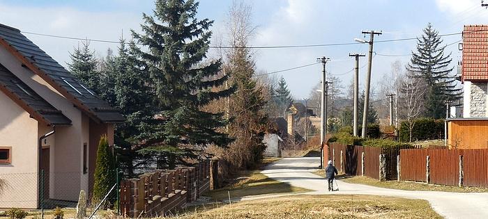 Část obce Nová Bystřice s názvem Ovčárna leží jeden kilometr na sever od Nové Bystřice.