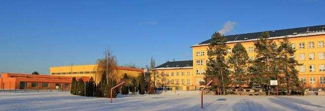 V roce 2018 Gymnázium, Karviná, příspěvková organizace prováděla pouze opravy a údržbu nemovitého a movitého majetku, na opravu školy použito 1.610.074,12 Kč, z toho 1.496.241,75 Kč na školu a 113.