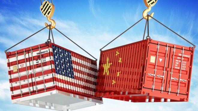 Obchodní válka USA a Číny pokračuje 5 Nejnovější eskalace USA zvýší současné desetiprocentní clo na zboží z Číny v objemu 200 miliard dolarů (4,6
