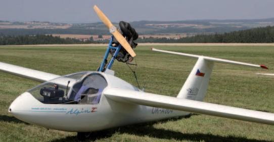 Vychází sice z typu TST-1, ale liší se typem aerodynamických brzd a zejména trupem, ocasními plochami tvaru T a možností zástavby výklopné pohonné jednotky.