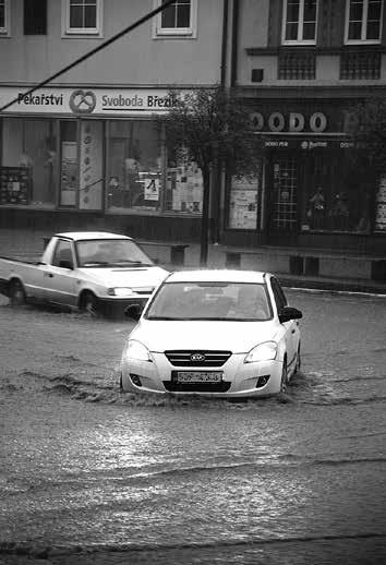 Kolem Hostýna napršelo přes 1100 mm srážek. (více viz Zpravodaj BpH č. 10/2012, str. 35). Případy krátkých bleskových povodní jsou četnější.