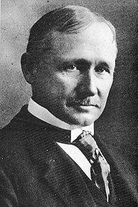Frederick Winslow Taylor (1856 1915) Zakladatel vědeckého řízení. Vědecké zákony jsou tak jednoduché, že to ani není věda.