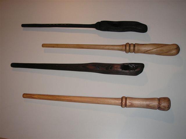 Soubor hůlek č.4 Hůlky černé: délka: cca 35-38 cm, Cena 340,- Kč /1ks Žíhané v ohni, mořeny na eben.