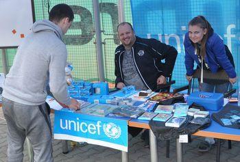 podporu programů UNICEF částku 67 000 Kč.