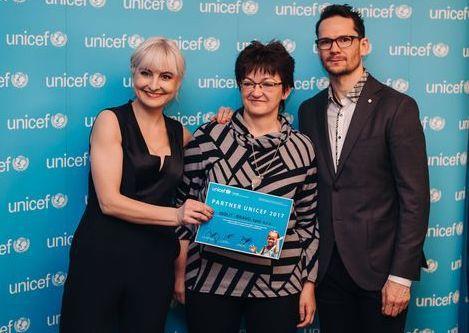 Spisovatelka Bára Nesvadbová a vyslanec UNICEF ČR Patrik Eliáš se