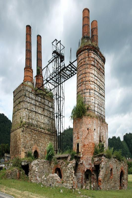 KALCINACE Surovina se vypaluje v rotačních nebo šachtových pecích při 1050-1250 C optimální a rychlý výpal vápence 1 000 1 100