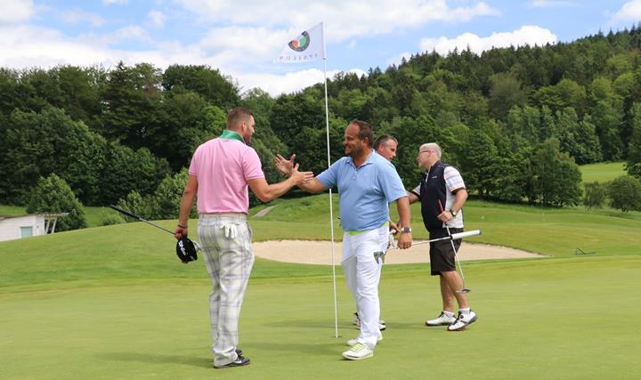 GOLF MASTERS 2018 Sportovně společenská golfová tour, která navštíví nejlepší resorty v ČR od dubna do září 2018 Základní část obsahuje 10 turnajů a na ní navazuje 2 kolové finále v Rakousku v