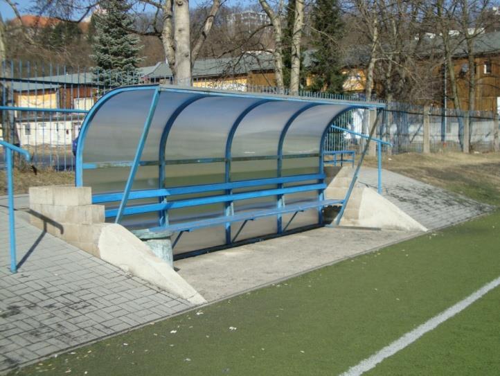 1 Zimní stadion Provoz ledové plochy zimního stadionu byl zajišťován po celý rok, s výjimkou přerušení hokejové sezony a odstávky chlazení od 17.04.2011 