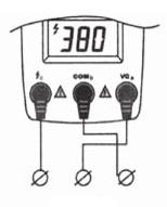 Fáze B - pokud je hodnota větší než 260 V, ale menší než 350 V, je vynechána fáze B. Fáze C - pokud je hodnota okolo 380 V, odpojete fázy A, pokud se neobjeví symbol, je vynechána fáze C.