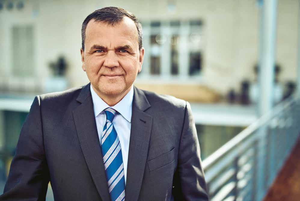 Vedení společnosti Ing. Jan Klas Generální ředitel Absolvent Vysoké školy dopravy a spojů v Žilině se specializací na letectví.