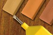 Namícháním různých odstínů vosku lze dosáhnout původního vzhledu podlahy. Opravný vosk na podlahy je směsí minerálních vosků.