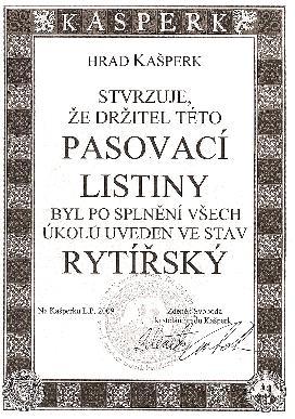 Pak jsme šli do jiné místnosti, kdy byli rodiče Karla IV. a jeho kniha, co psal a ta se jmenovala Karolus Quartus. To znamená Karel IV. Viděli jsme tu staré sklenice, ze kterých se ve středověku pilo.