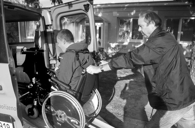 14 15 PROGRAMY sekce SOCIÁLNÍ SLUÎBY v roce 2016 Dûtsk rehabilitaãní stacionáfi Vla tovka /vedoucí: Mgr.