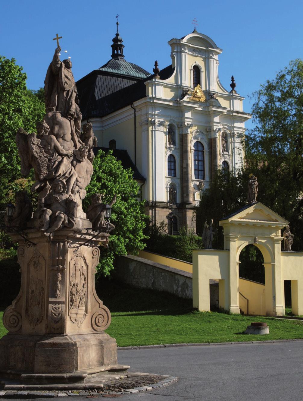 Fulnek 5 Rozloha MPZ _ 5 ha Počet památek _ 46 (z toho 16 v MPZ) Architektonickou dominantou fulneckého náměstí je kostel Nejsvětější Trojice, vybudovaný mezi léty 1750 1761 stavitelem Mikulášem