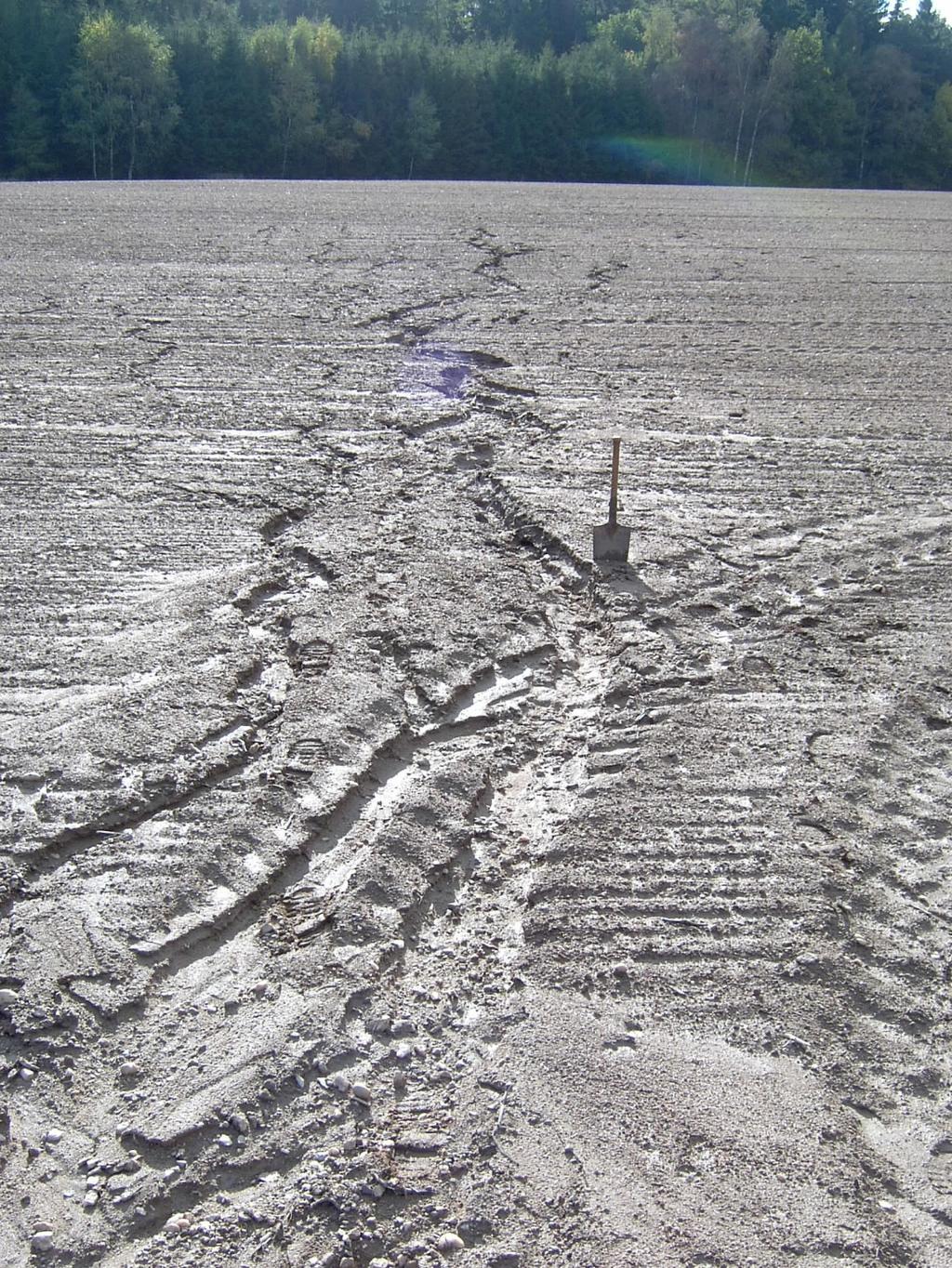 Protierozní funkce Ponechání části posklizňových zbytků na povrchu, které chrání půdu před erozní účinností dešťových