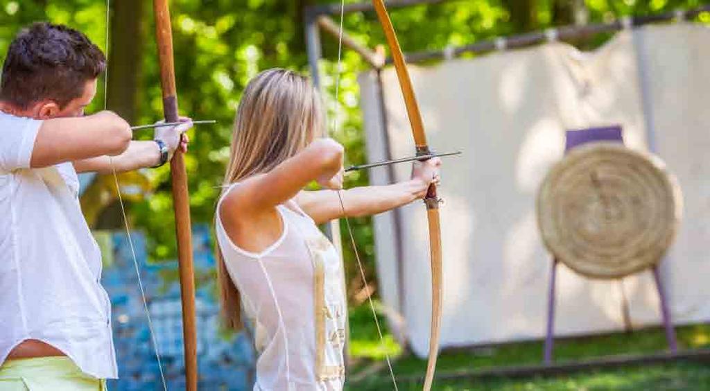 DOPROVODNÉ PROGRAMY DOPROVODNÉ PROGRAMY DENNÍ Putování zámeckým parkem Zámecké labyrintárium s lanovým parkem Wellness a masáže Projížďka kočárem s koňmi po okolí zámku Středověk jak má být (rytíři,