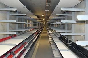 Jsou v něm umístěny 2 kabely 110 kv, které slouží k připojení TR Uhříněves do sítě 110 kv mezi TR Malešice a TR Jih.