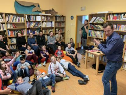 února do školy přišel Martin Kulda, který dětem vyprávěl o zvířatech.
