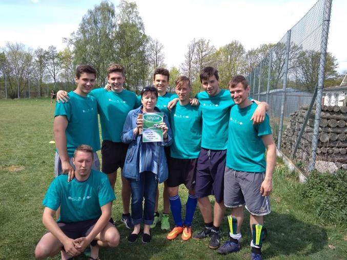 Sportovní den Sportovní den v SOU Blatná proběhl 24. 4. 2018. Žáci jednotlivých tříd vytvořili soutěžní družstva, která závodila v několika disciplínách. Hlavní soutěží je přebor tříd ve fotbale.
